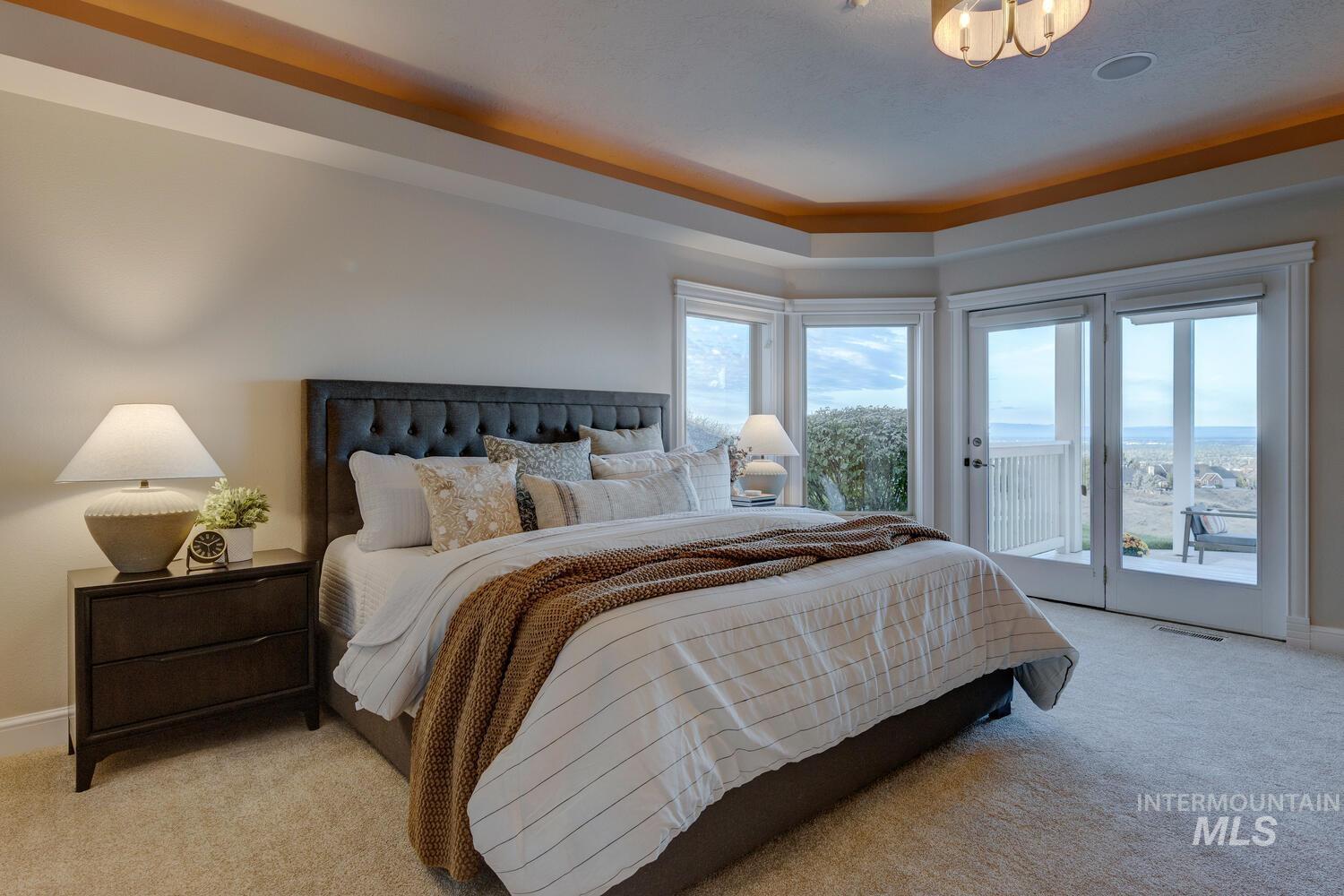 5560 N Quail Summit Place