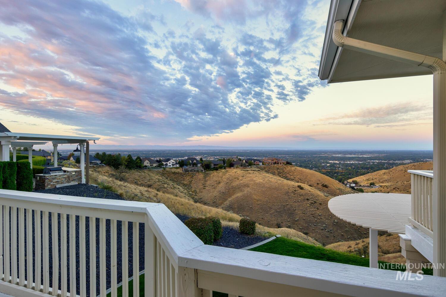 5560 N Quail Summit Place