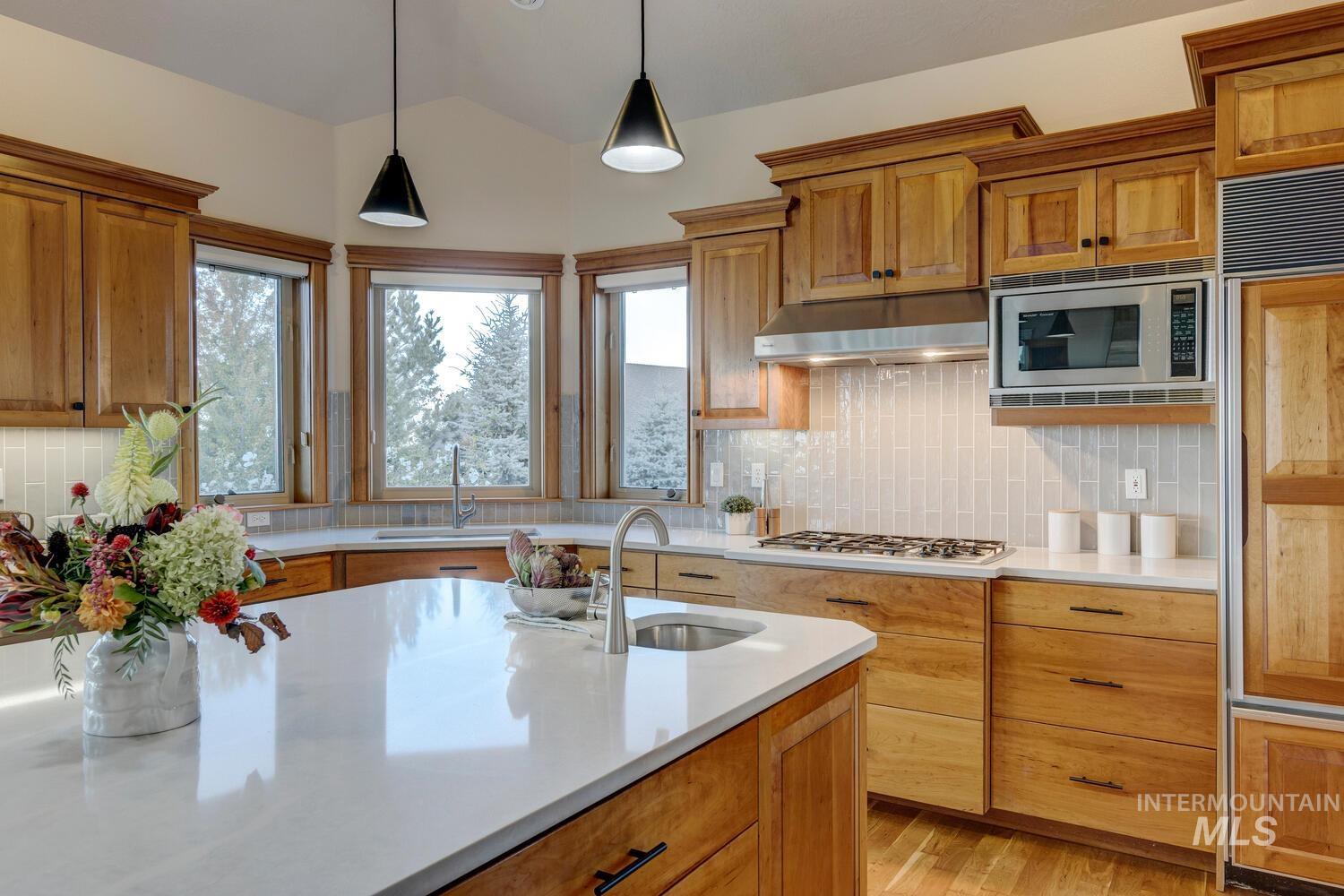 5560 N Quail Summit Place