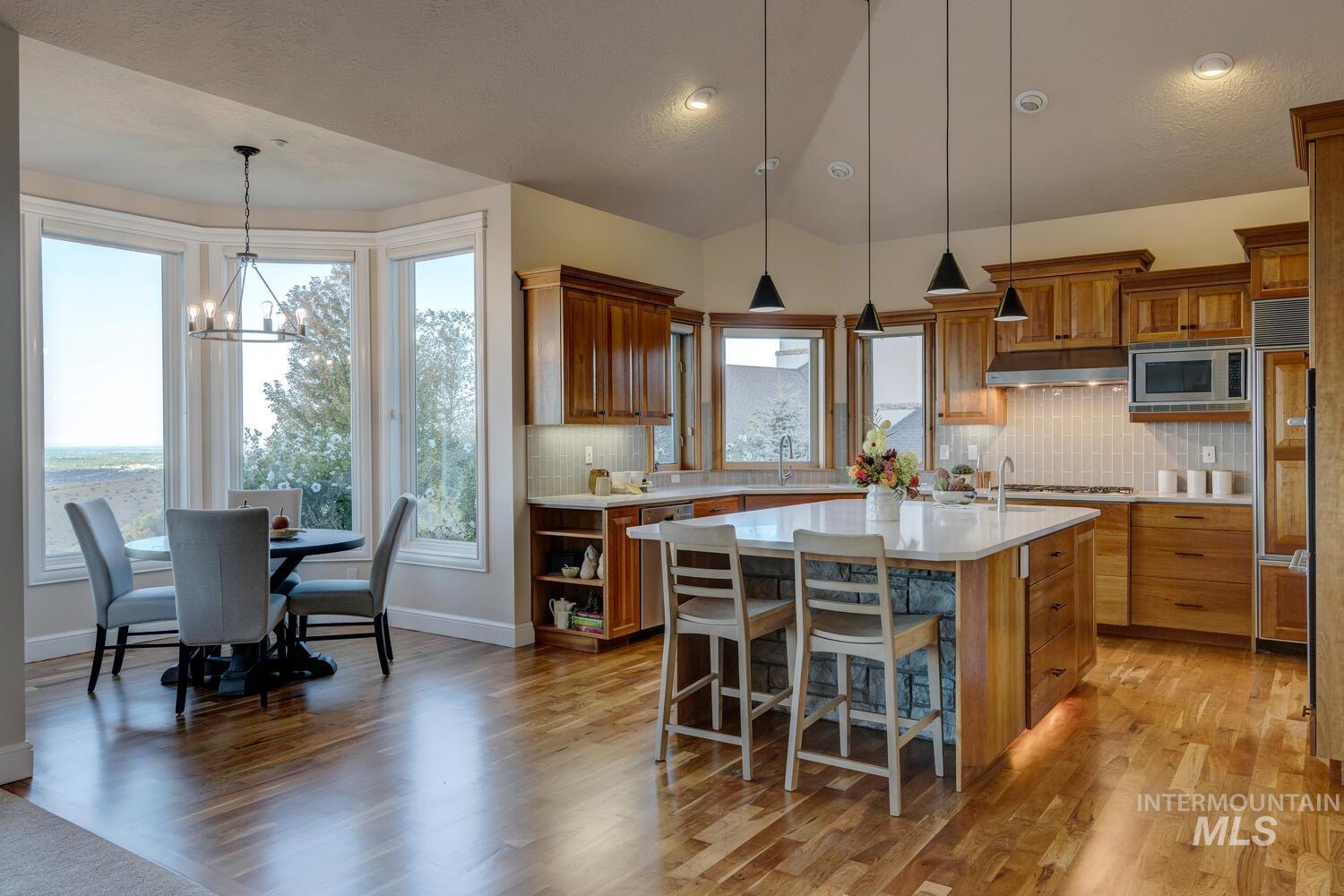 5560 N Quail Summit Place