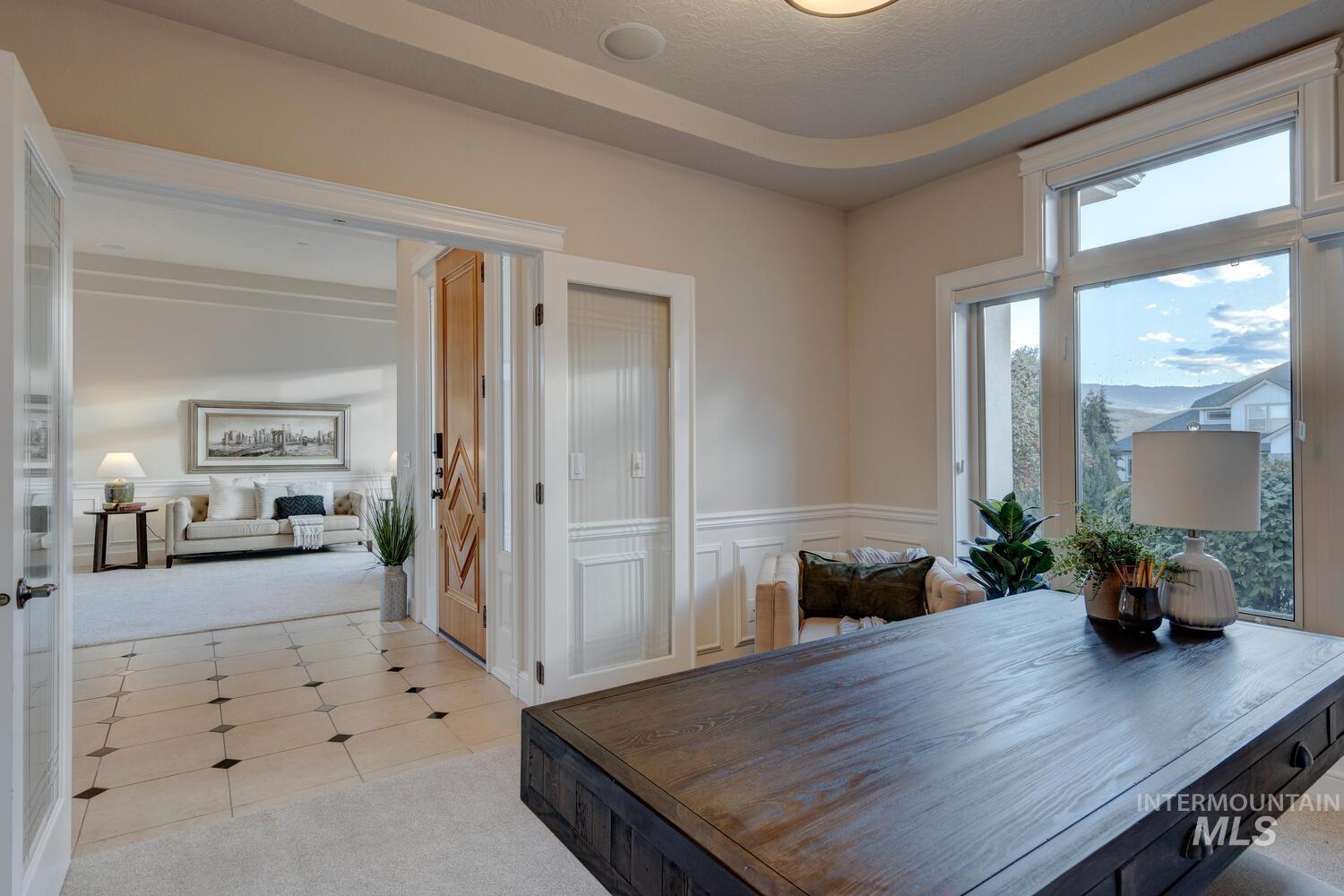 5560 N Quail Summit Place