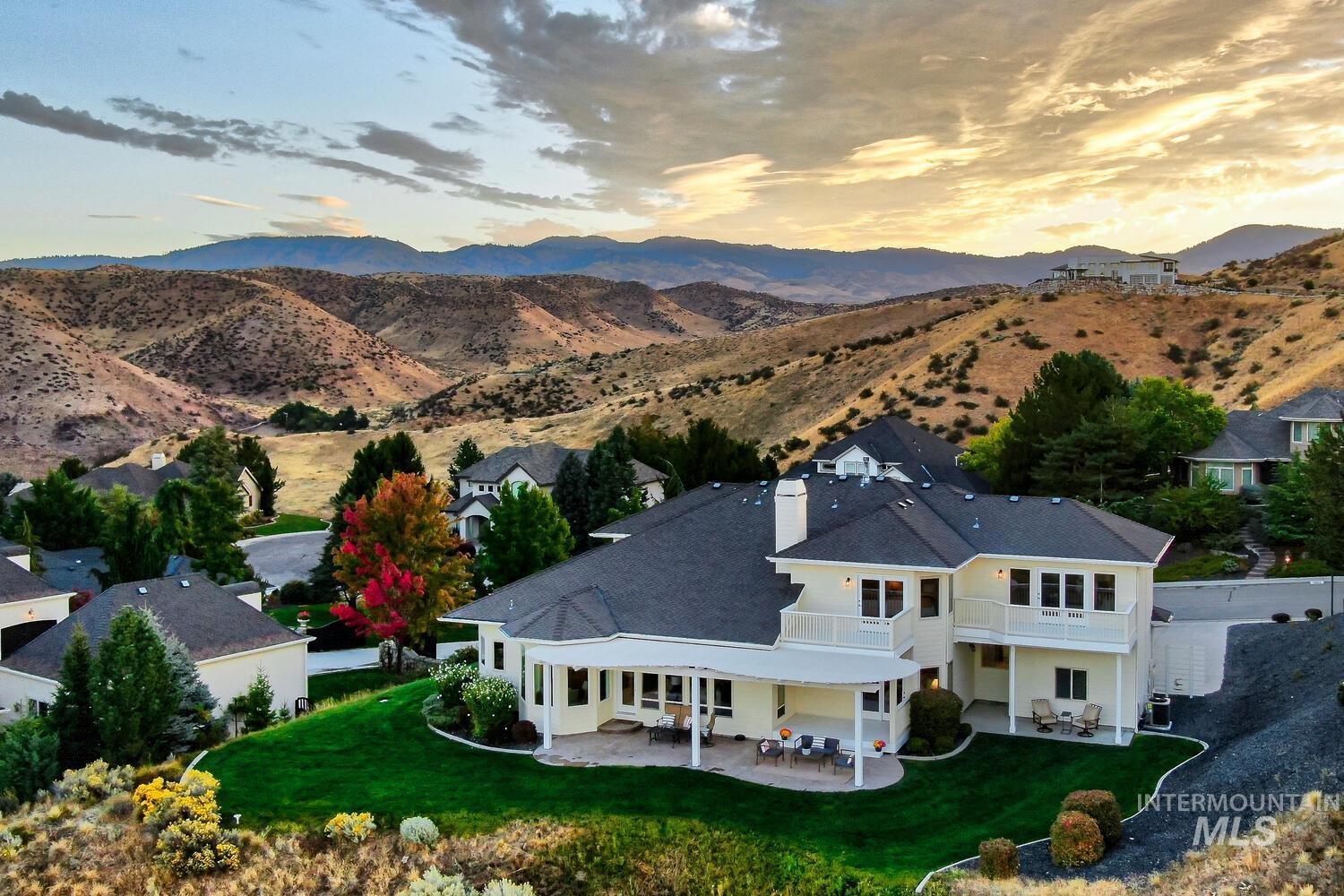 5560 N Quail Summit Place