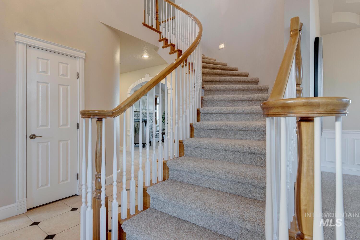 5560 N Quail Summit Place