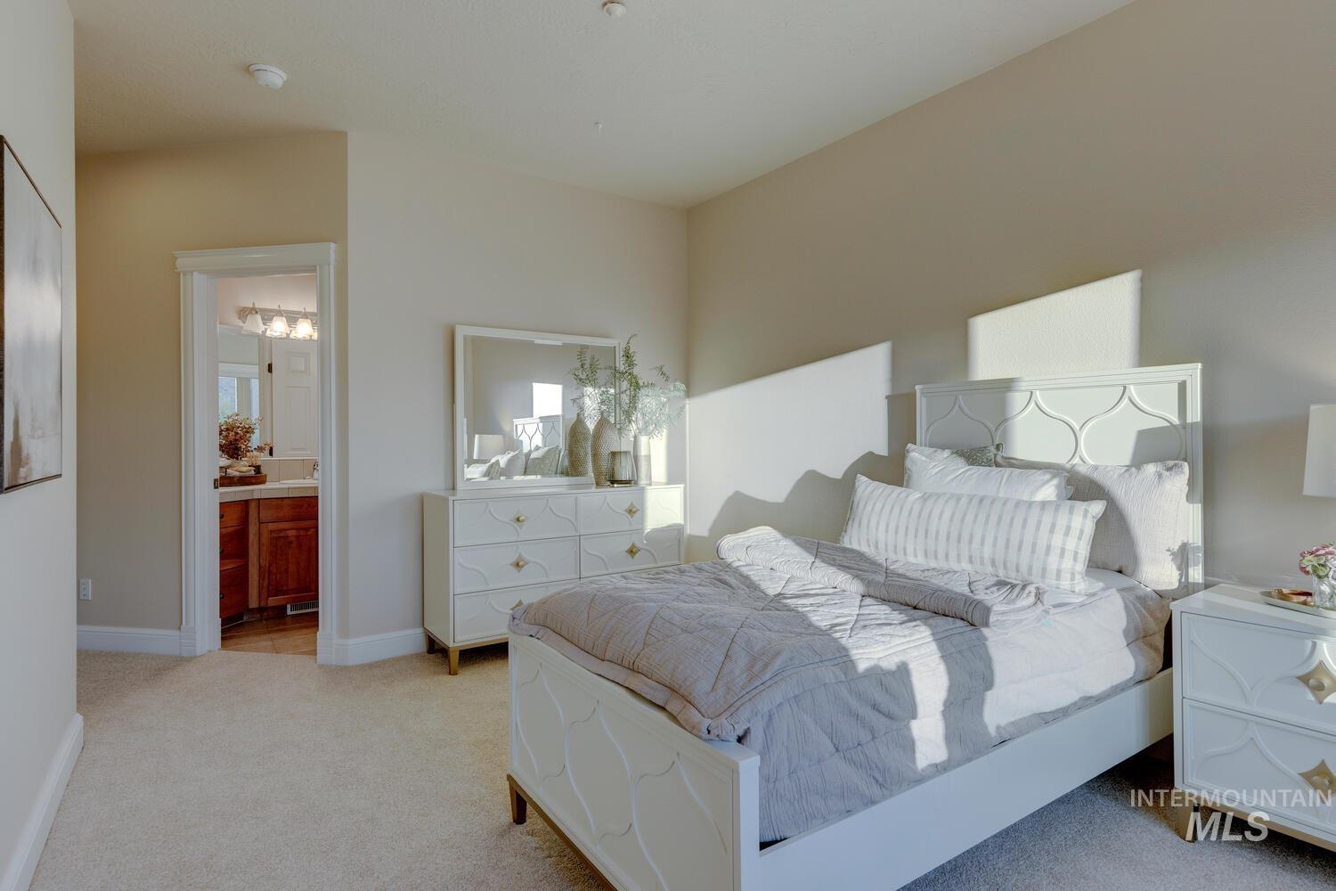 5560 N Quail Summit Place