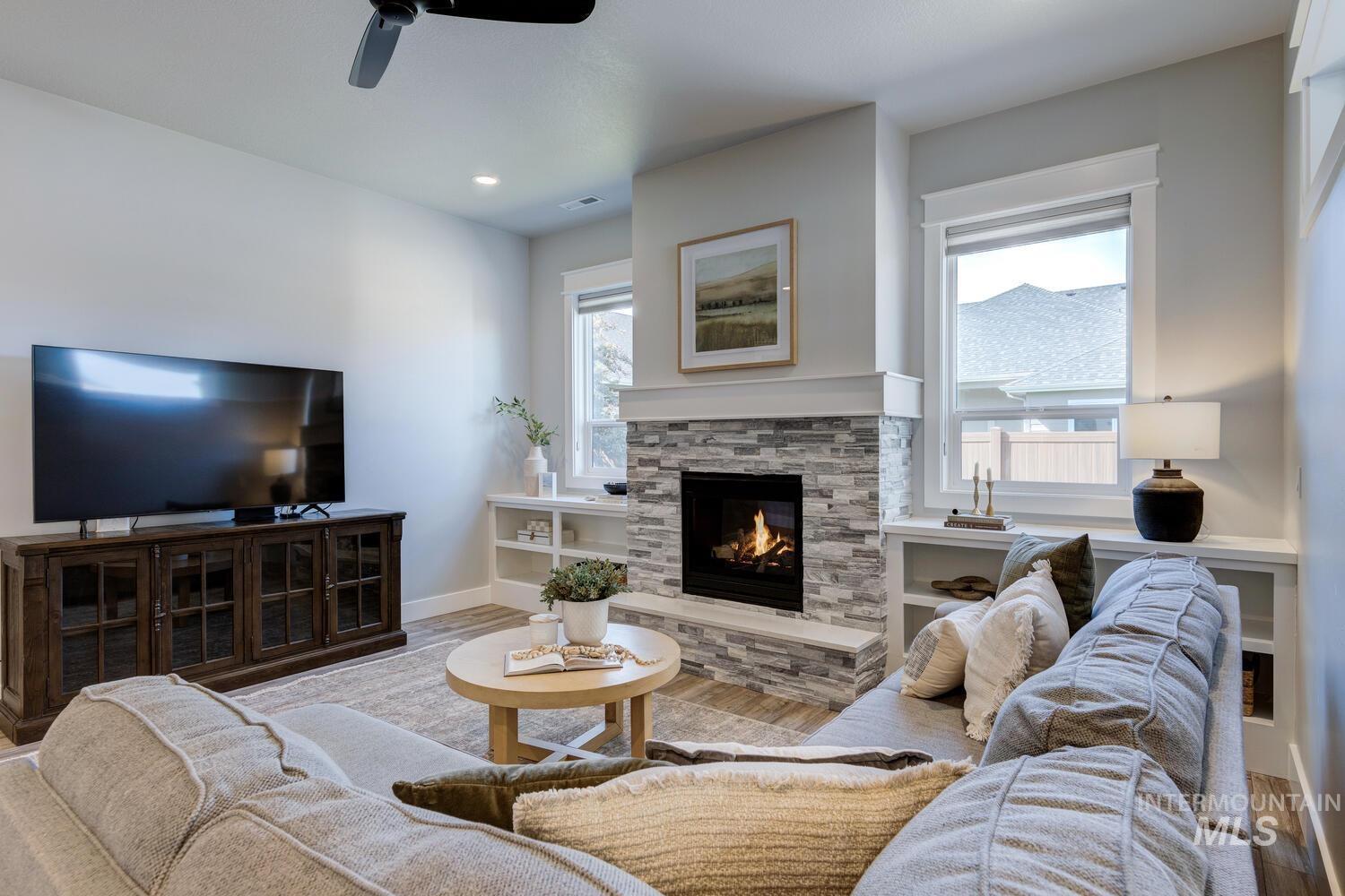 437 S Aspen Lakes Way