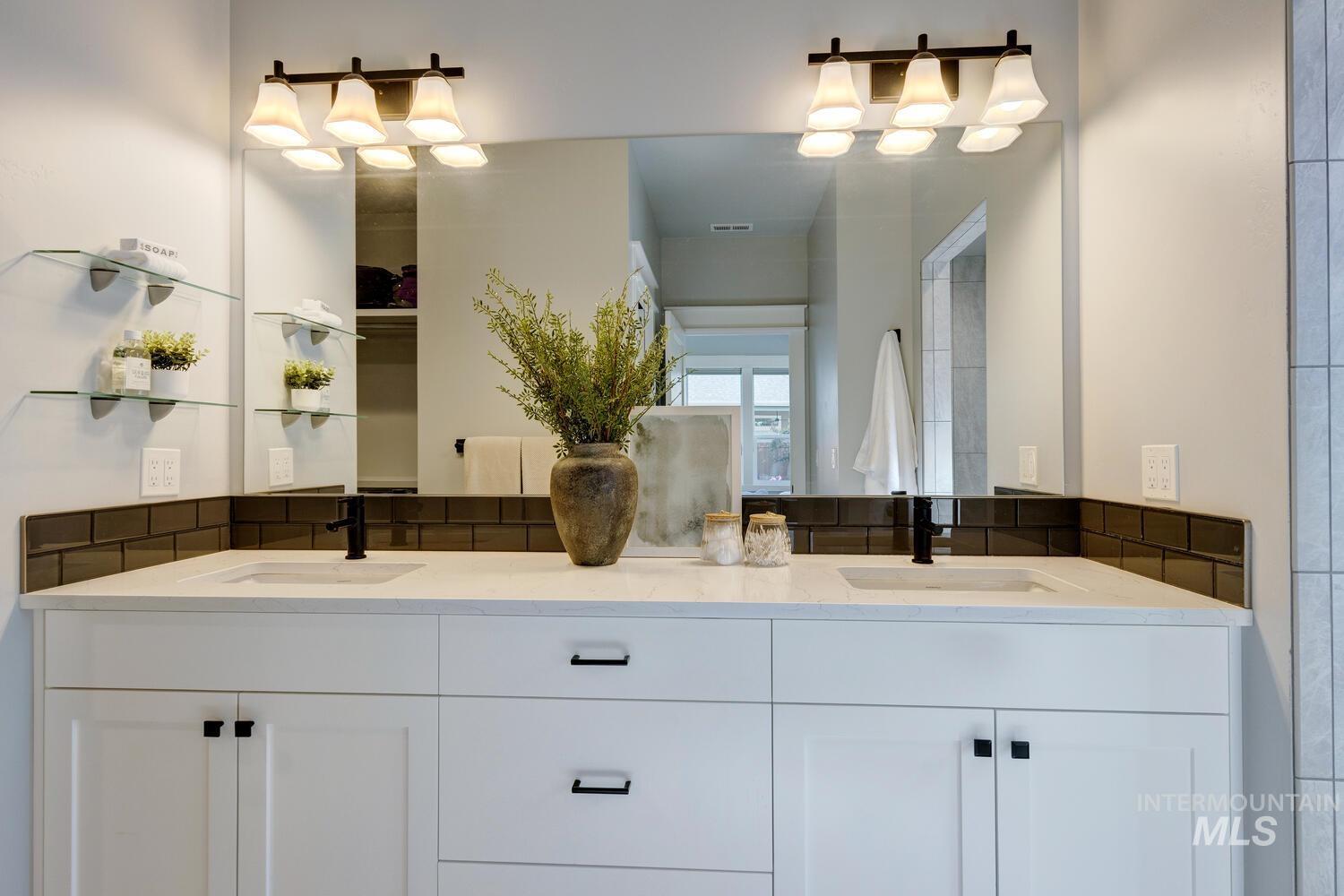 437 S Aspen Lakes Way