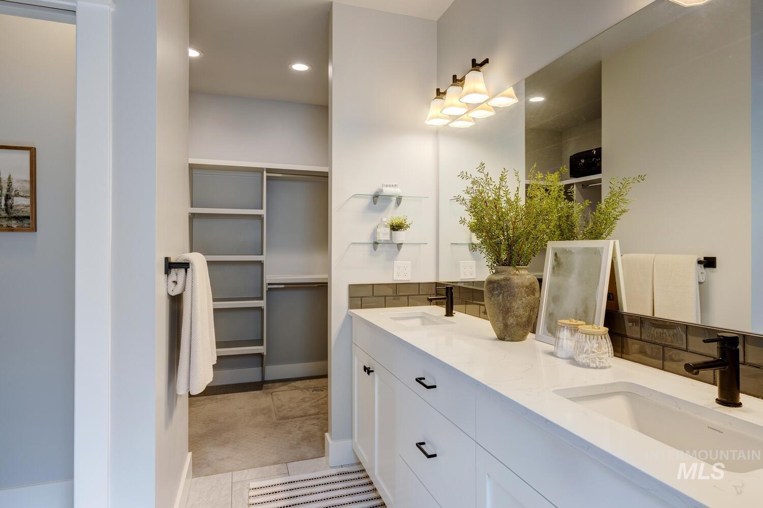 437 S Aspen Lakes Way