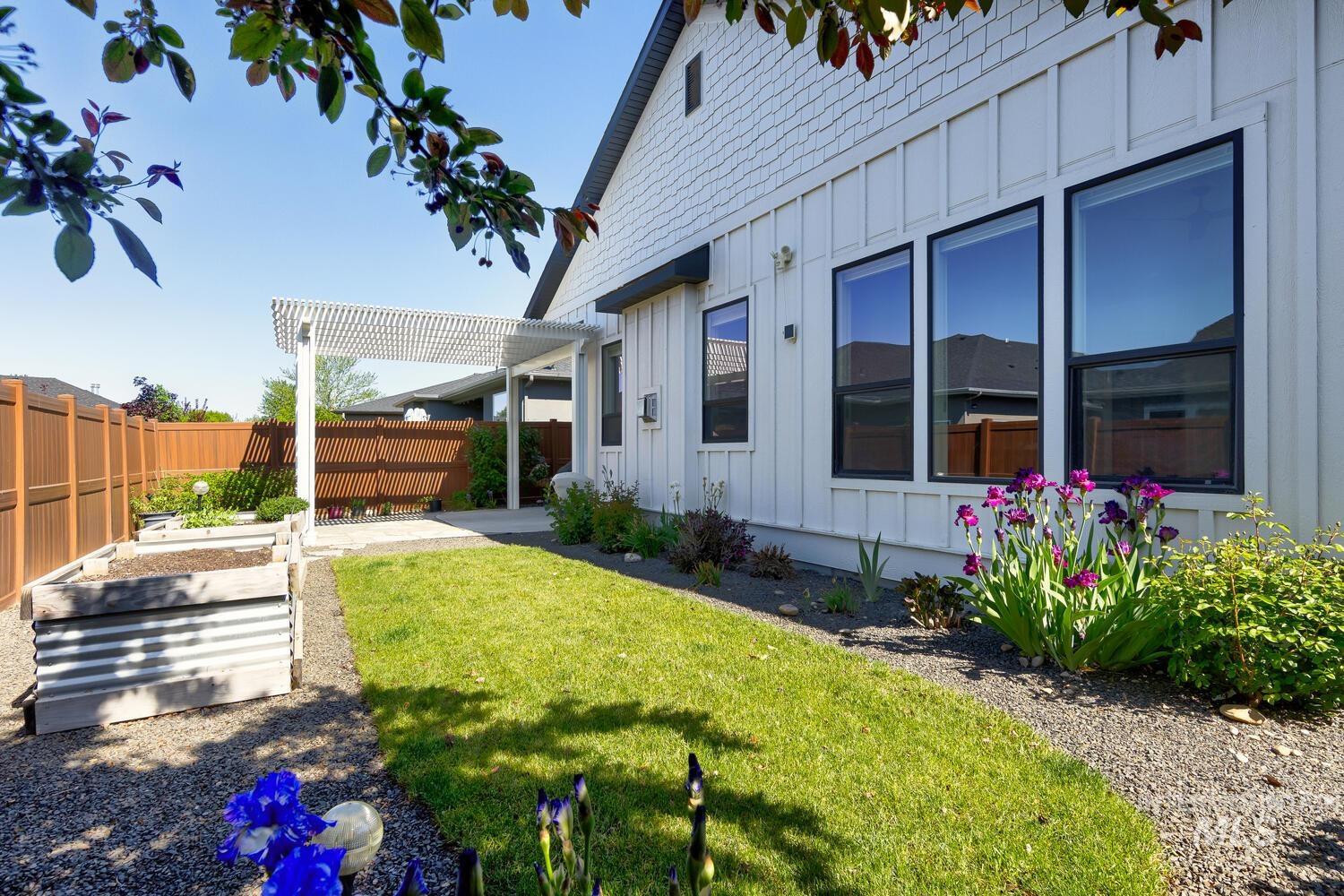 437 S Aspen Lakes Way