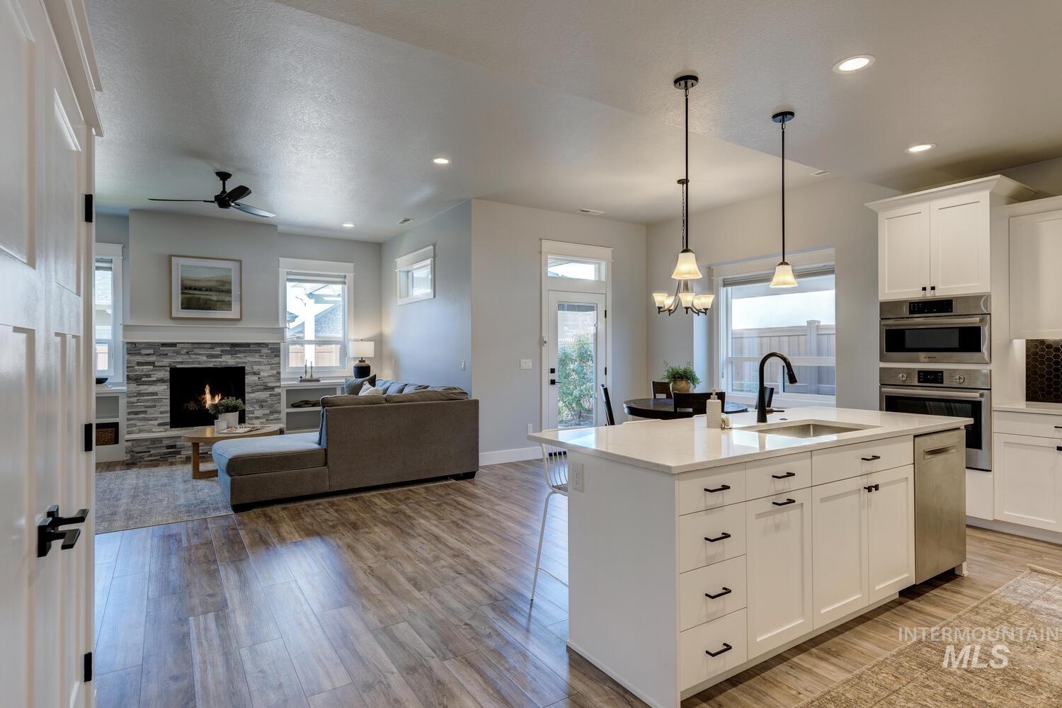 437 S Aspen Lakes Way