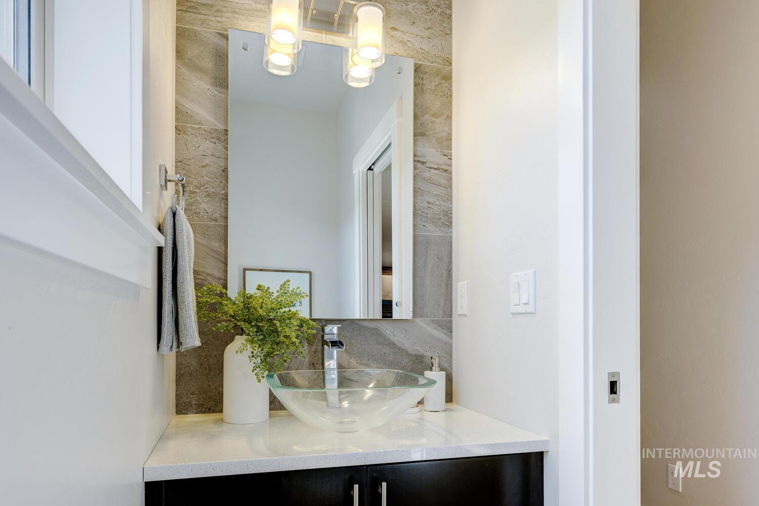 5723 W Hidden Springs Dr