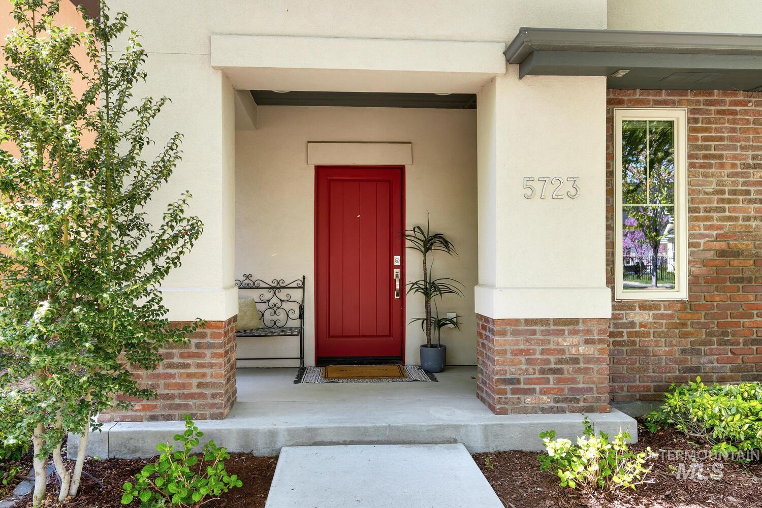 5723 W Hidden Springs Dr