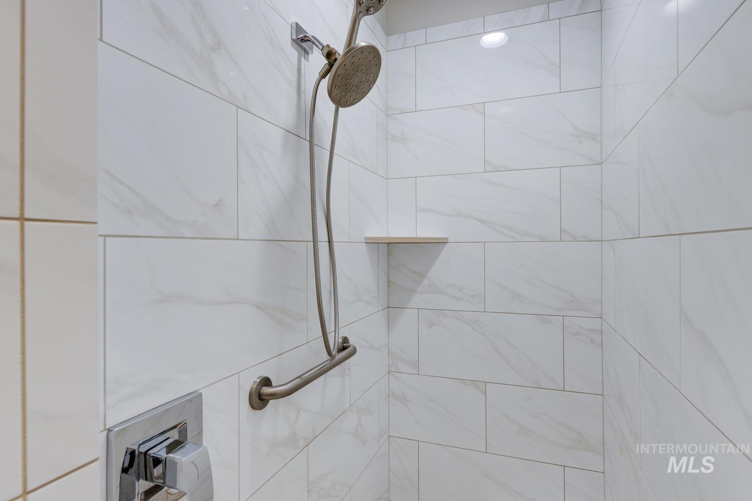 5723 W Hidden Springs Dr