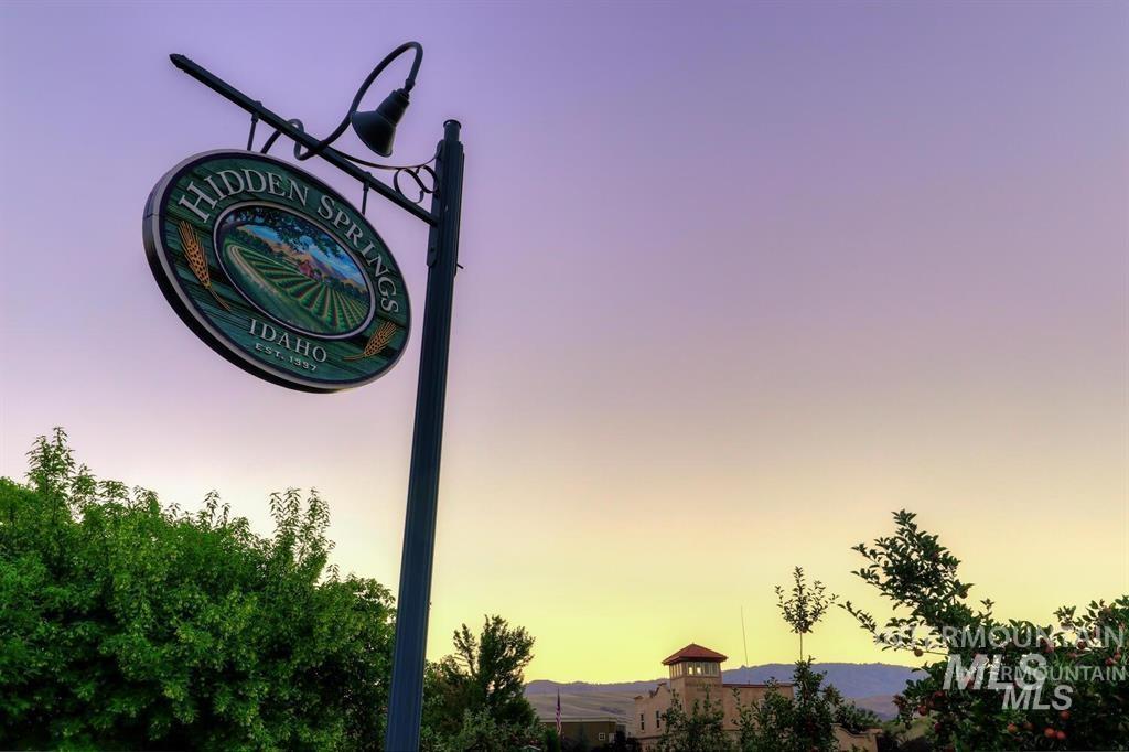 5244 W Hidden Springs Dr