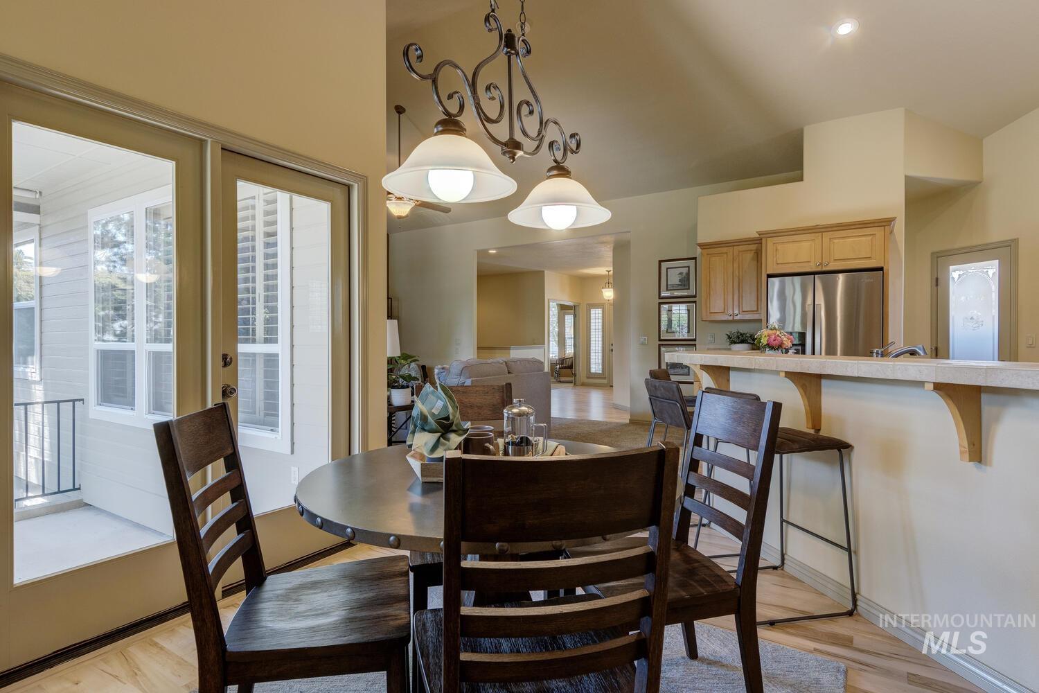 9407 W Pebblestream Dr