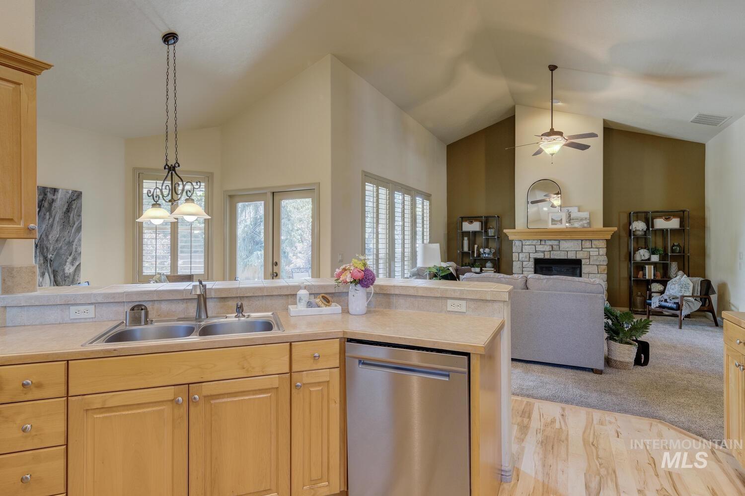 9407 W Pebblestream Dr