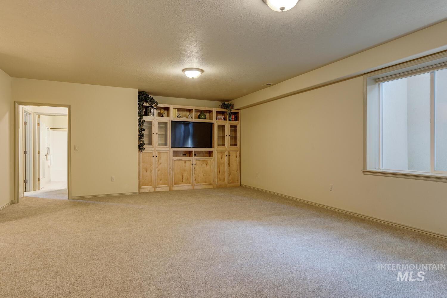 9407 W Pebblestream Dr