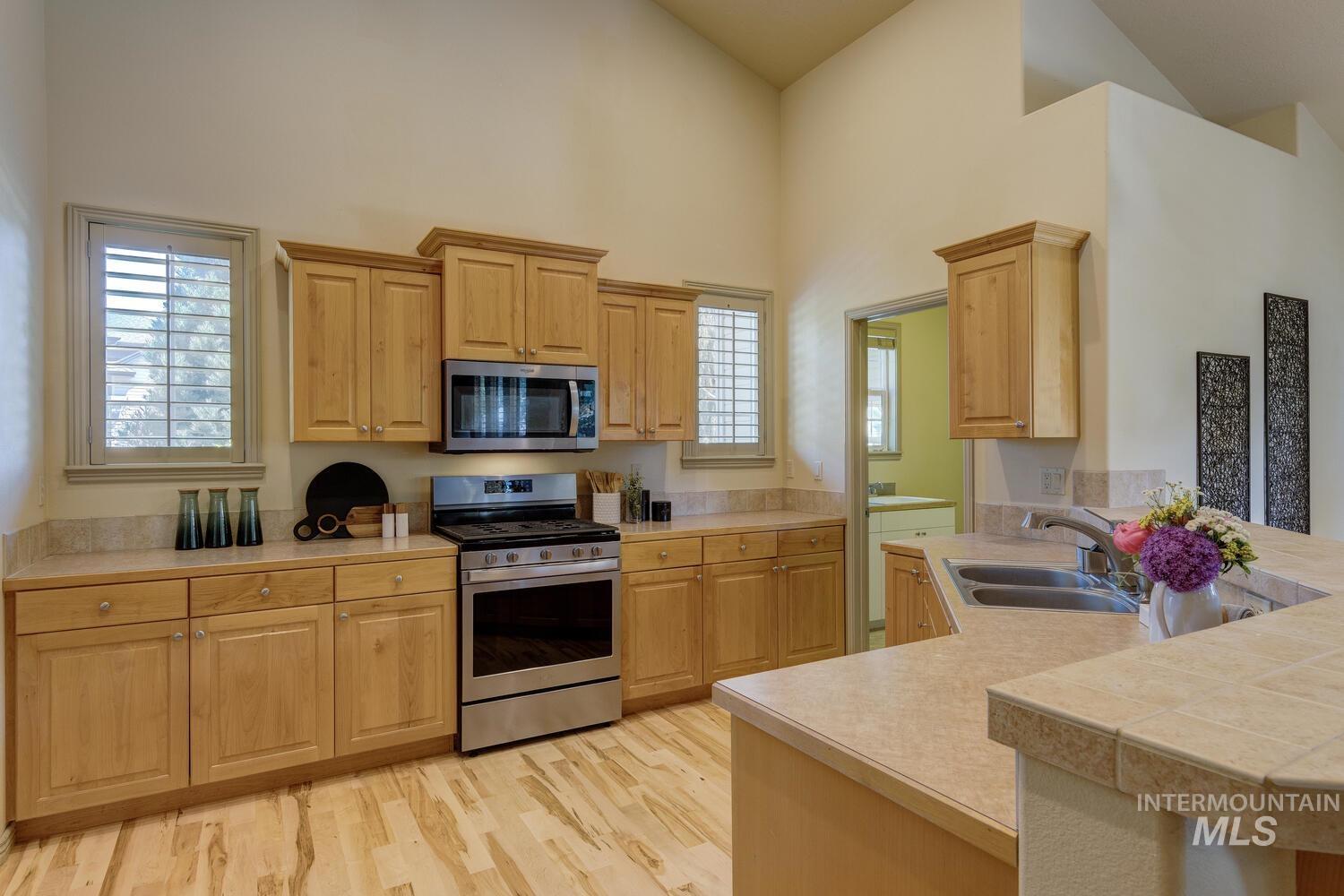 9407 W Pebblestream Dr