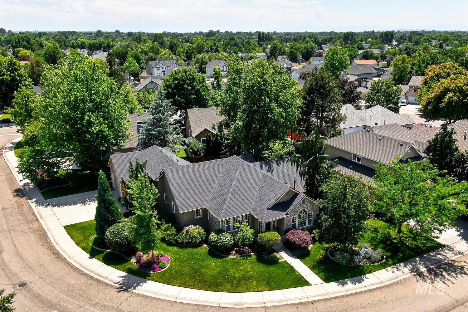 9407 W Pebblestream Dr