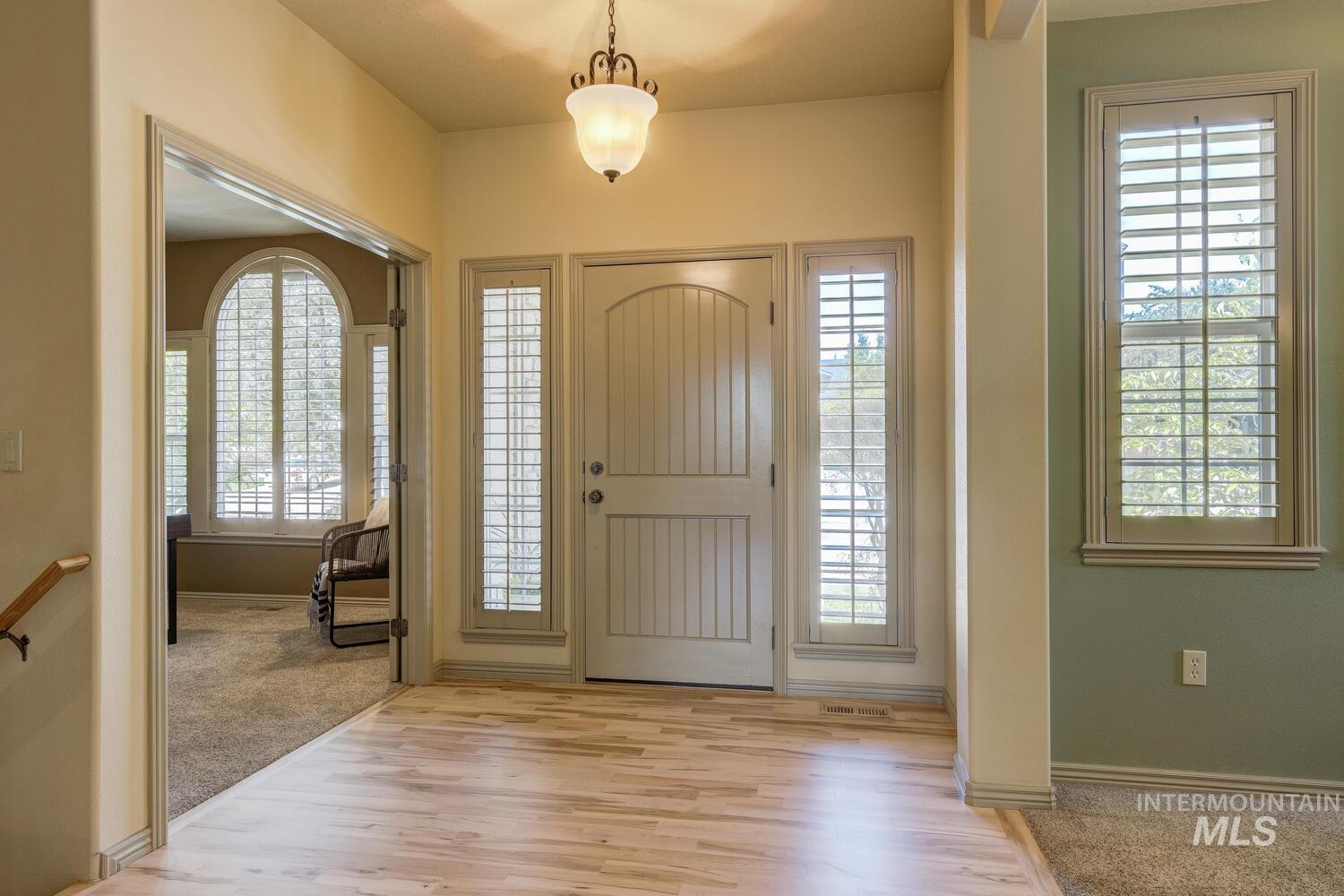 9407 W Pebblestream Dr