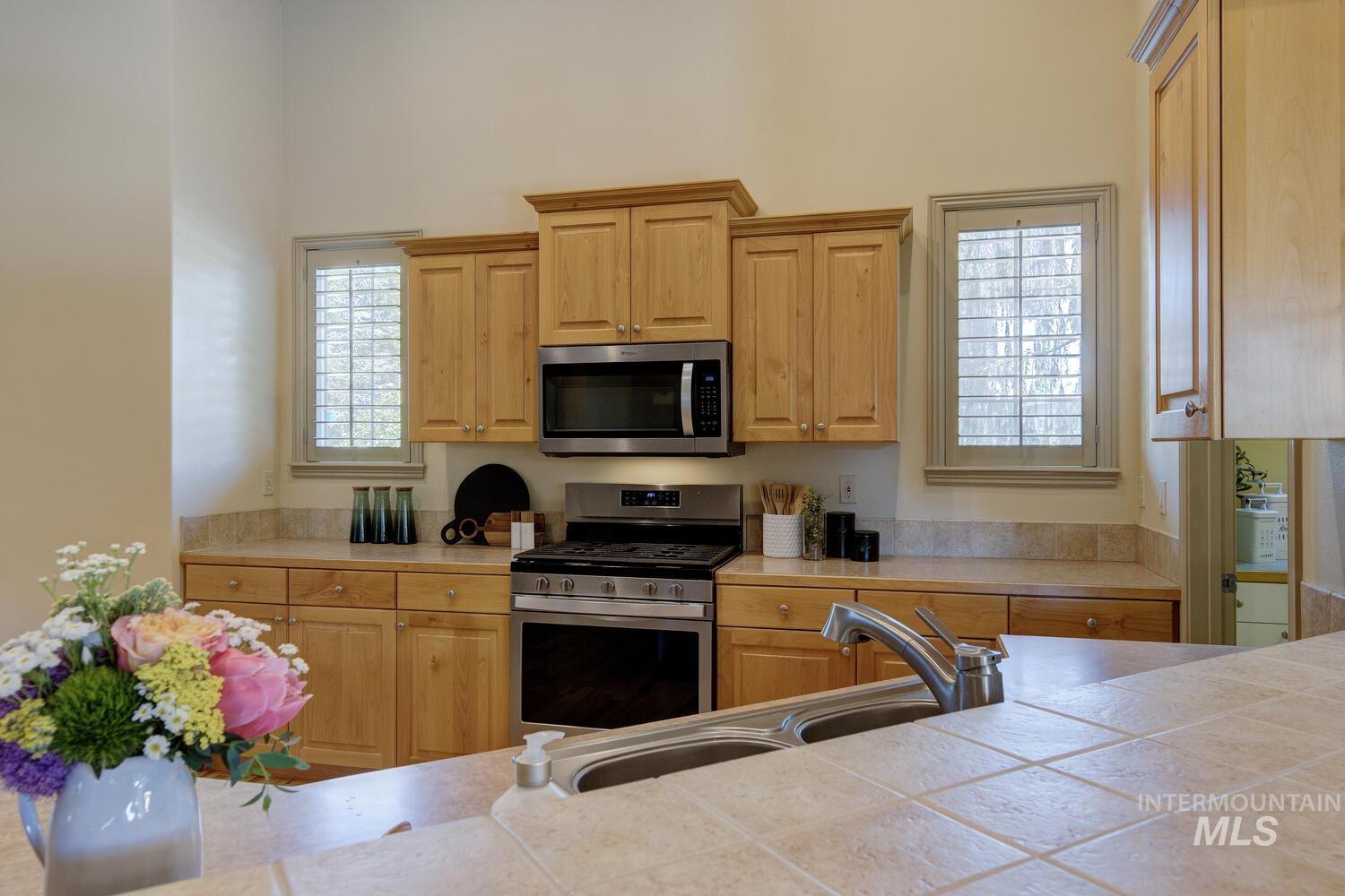 9407 W Pebblestream Dr