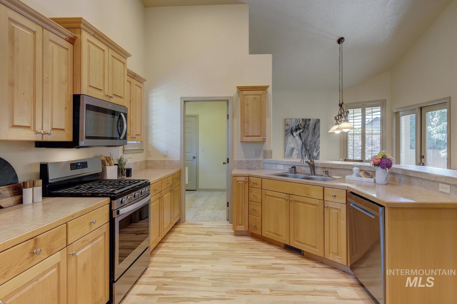 9407 W Pebblestream Dr