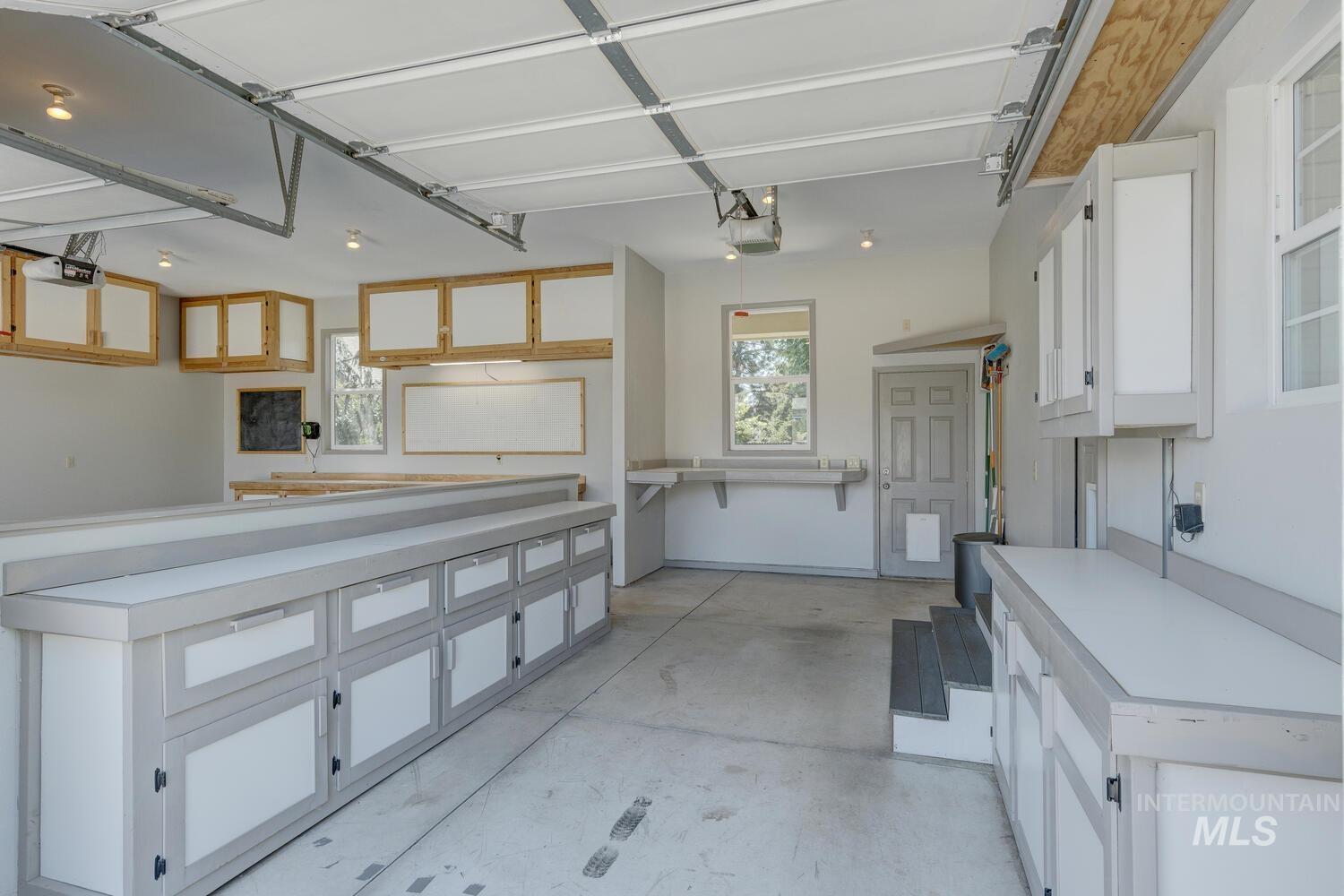 9407 W Pebblestream Dr