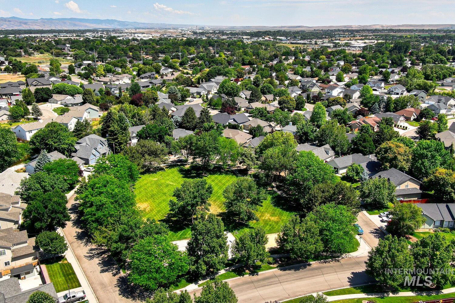 9407 W Pebblestream Dr