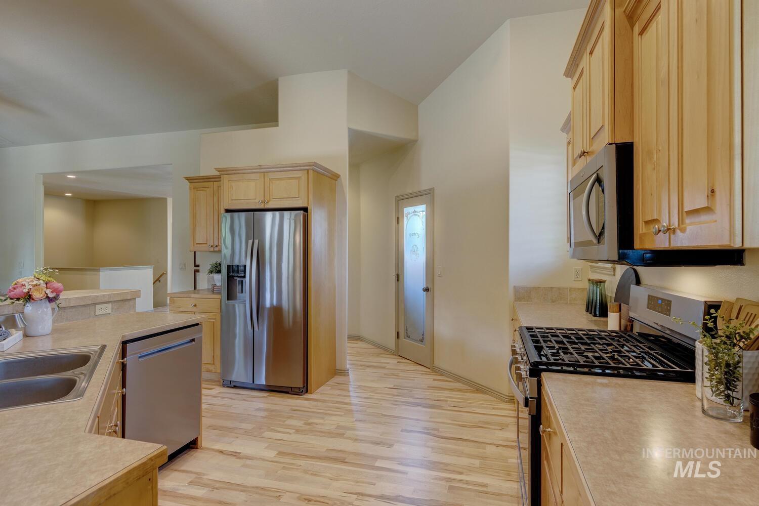 9407 W Pebblestream Dr