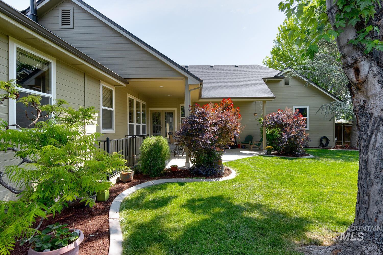 9407 W Pebblestream Dr