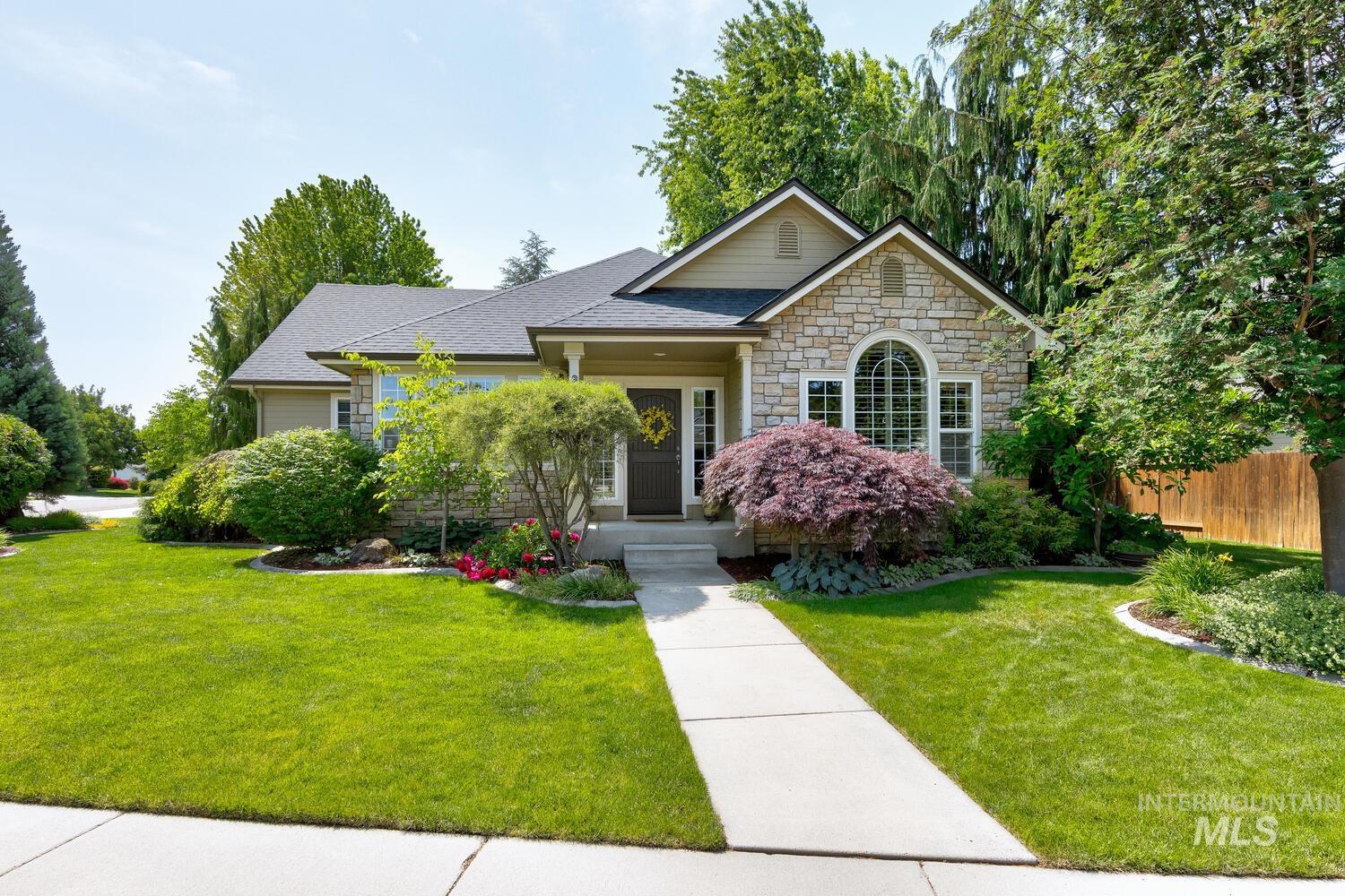 9407 W Pebblestream Dr