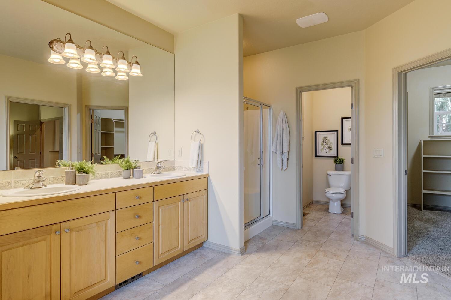 9407 W Pebblestream Dr