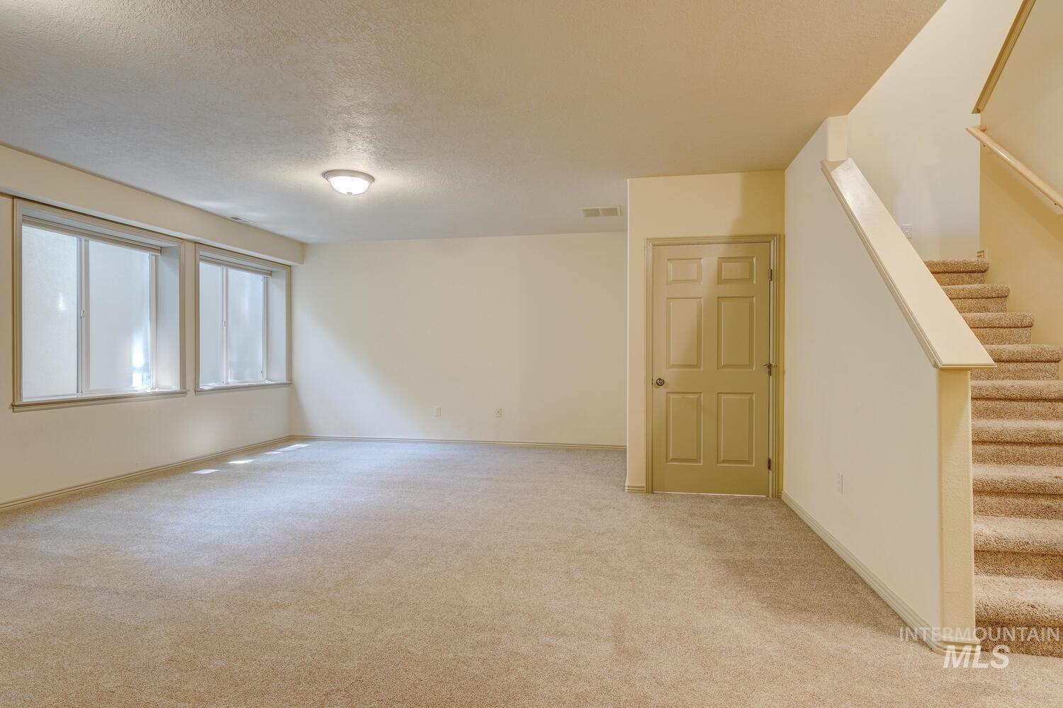 9407 W Pebblestream Dr