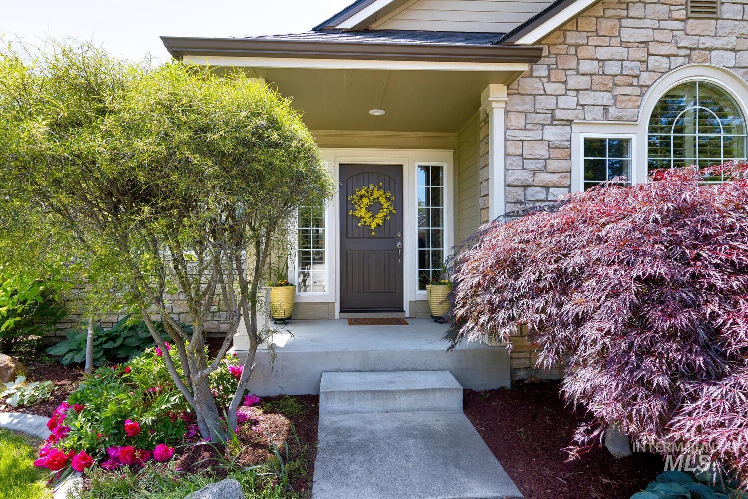 9407 W Pebblestream Dr