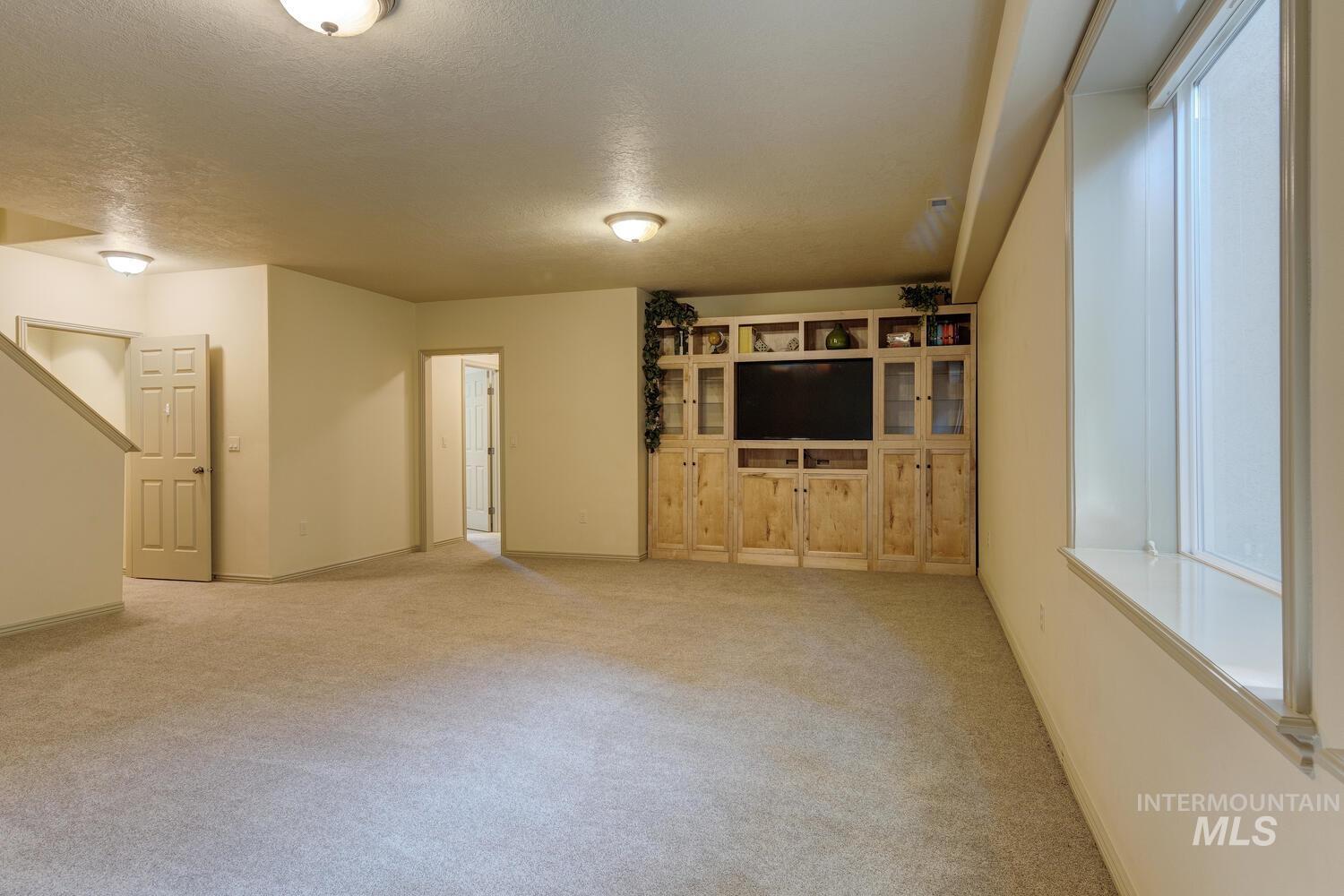 9407 W Pebblestream Dr