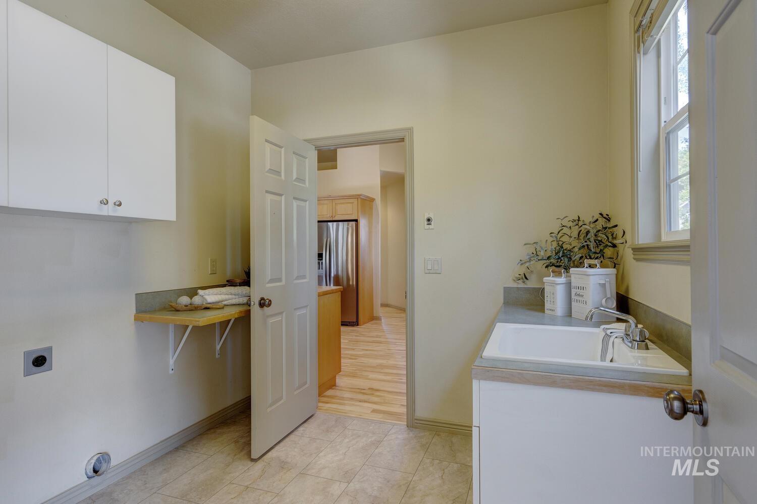 9407 W Pebblestream Dr