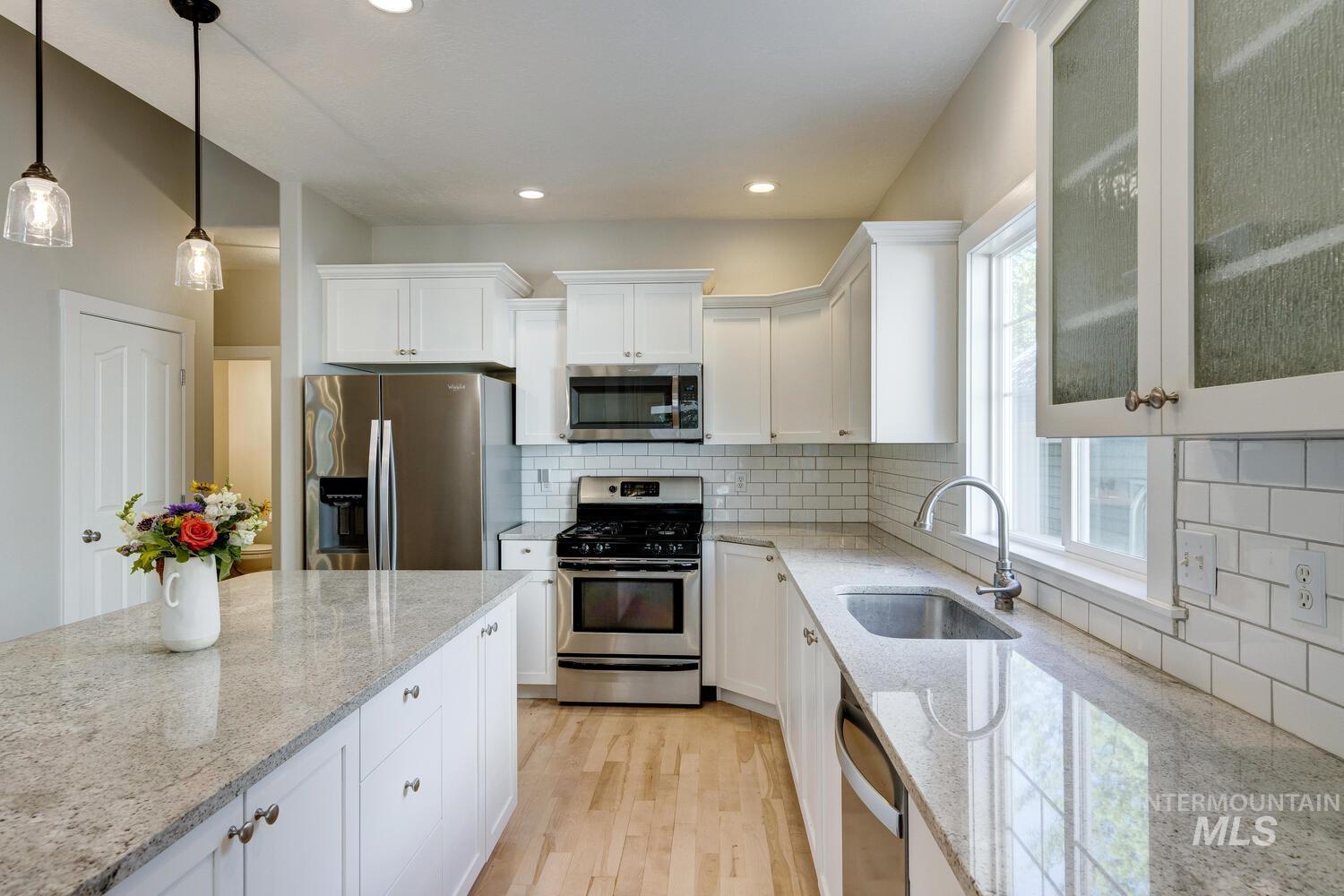 5572 W School Ridge Rd