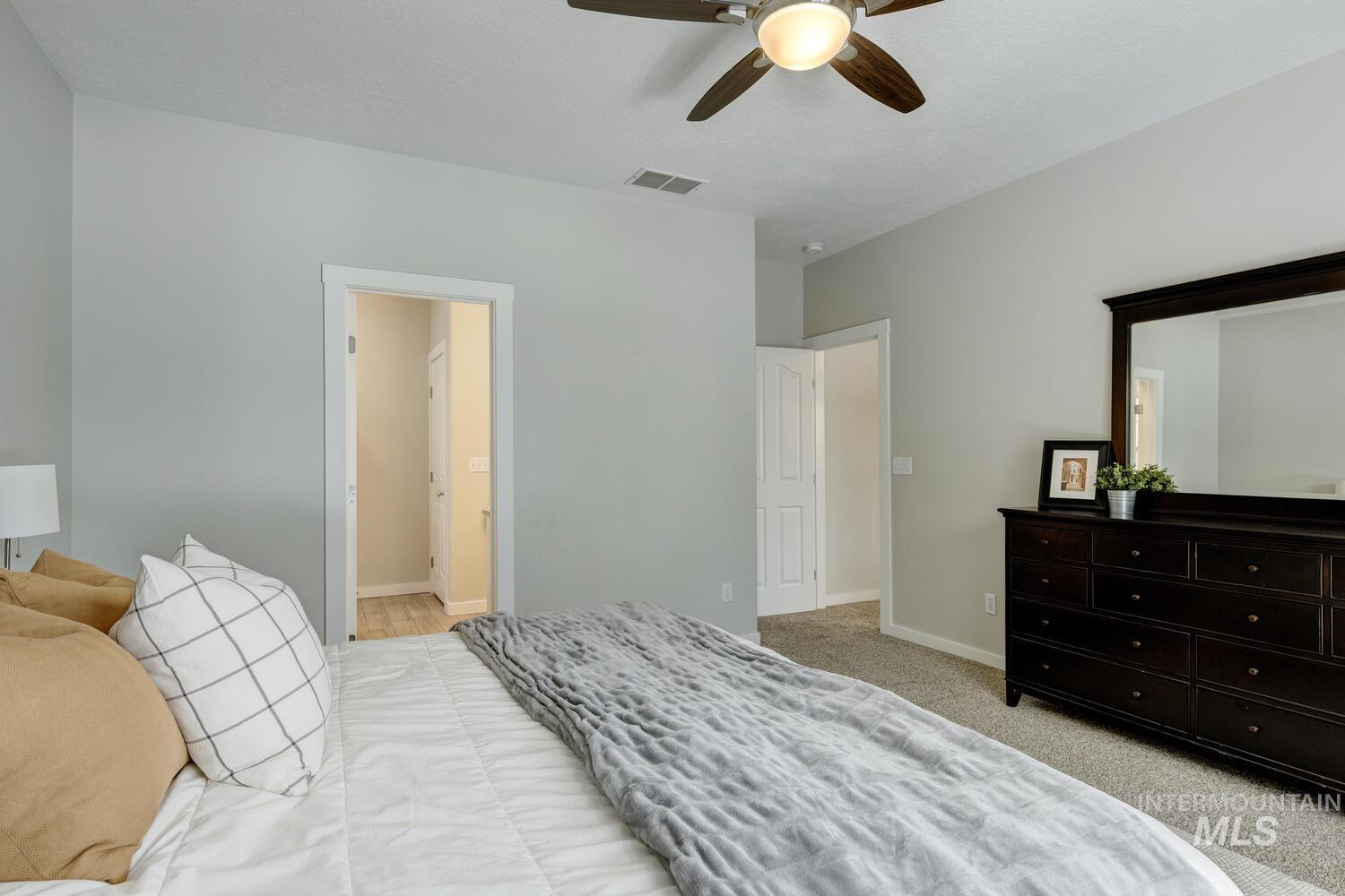 5572 W School Ridge Rd