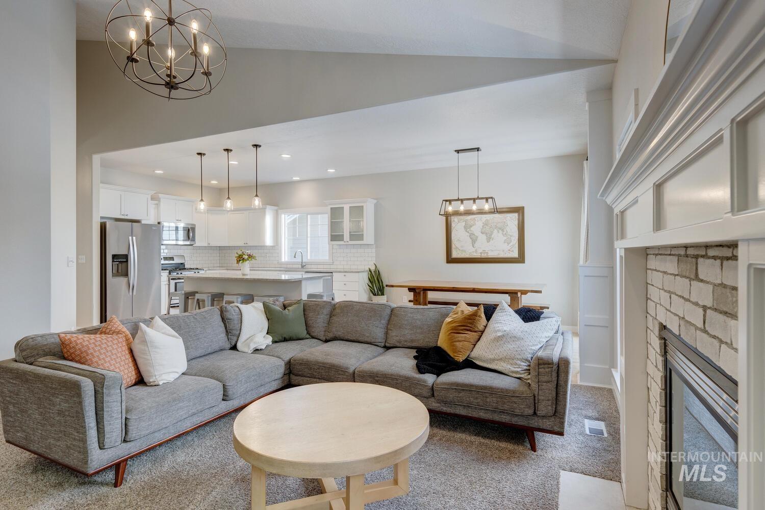 5572 W School Ridge Rd