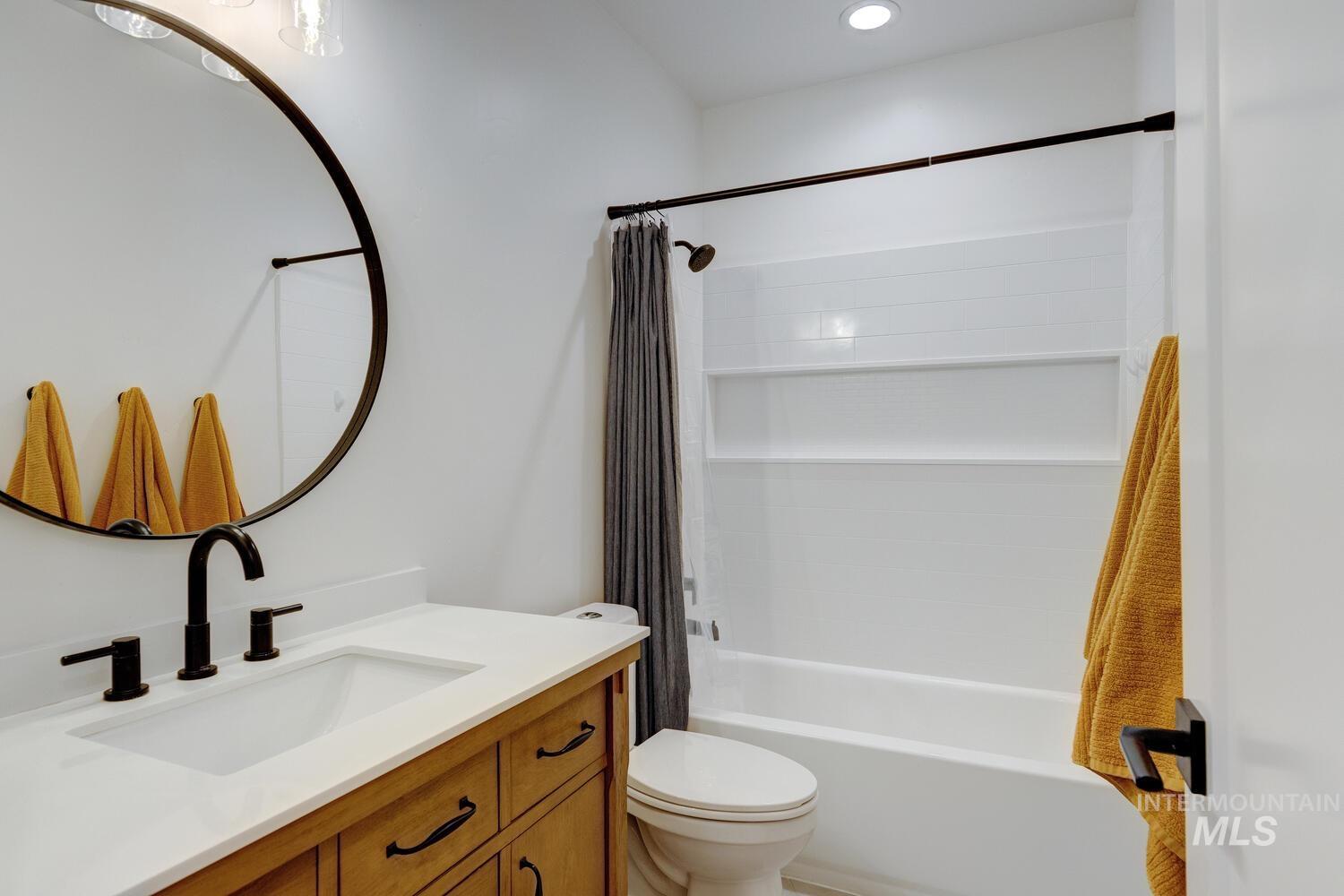 5572 W School Ridge Rd