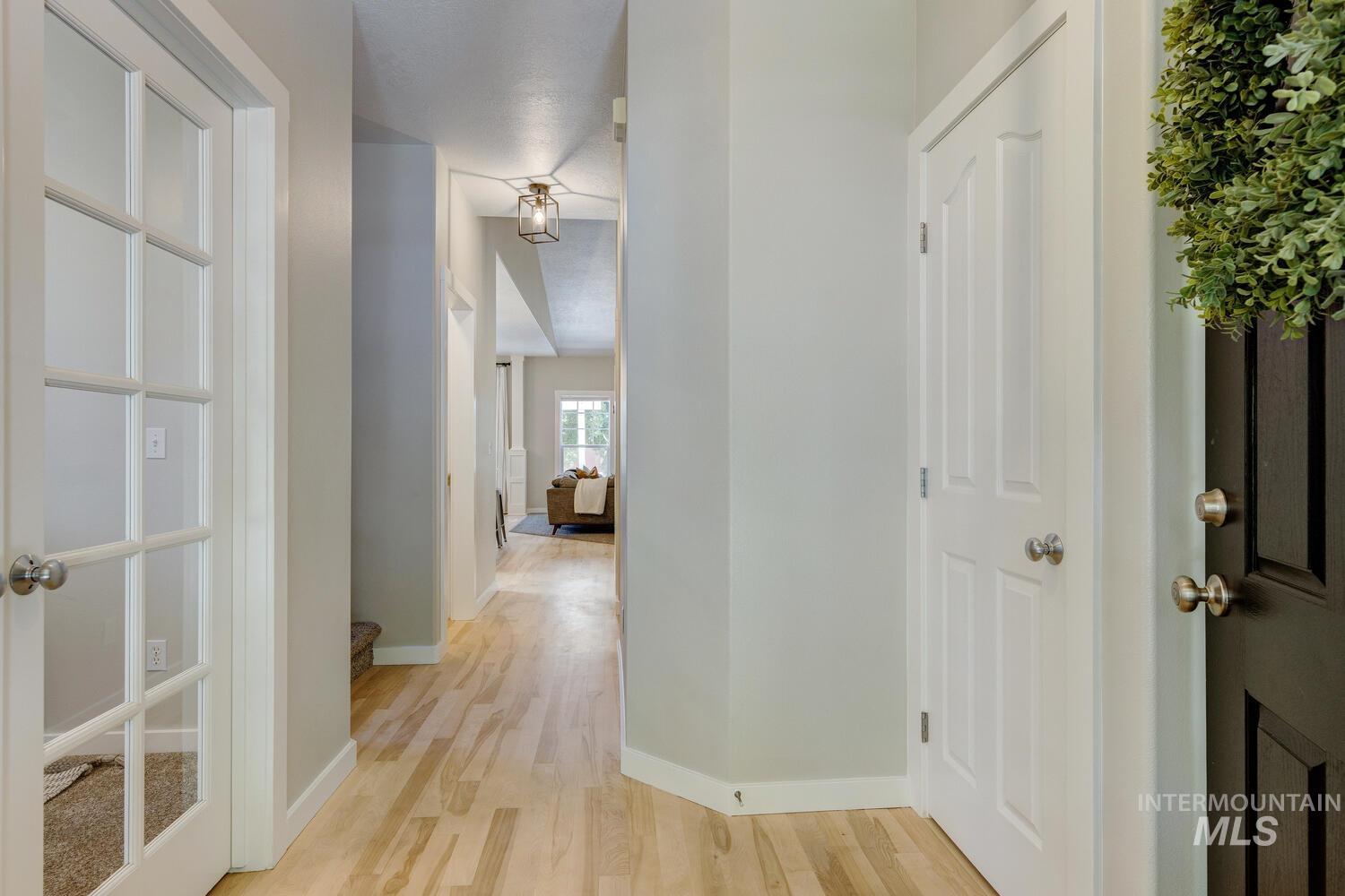 5572 W School Ridge Rd