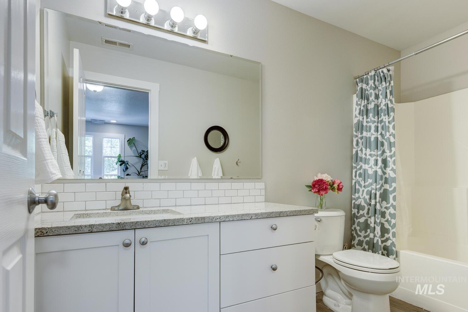 5572 W School Ridge Rd