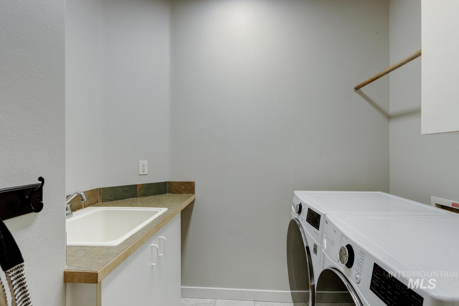 5572 W School Ridge Rd