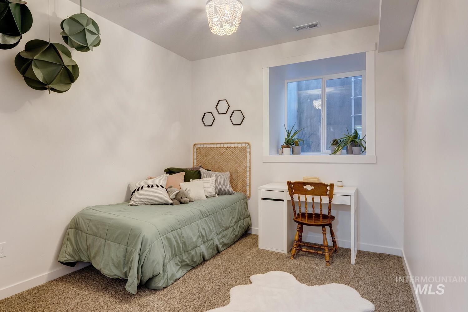 5572 W School Ridge Rd