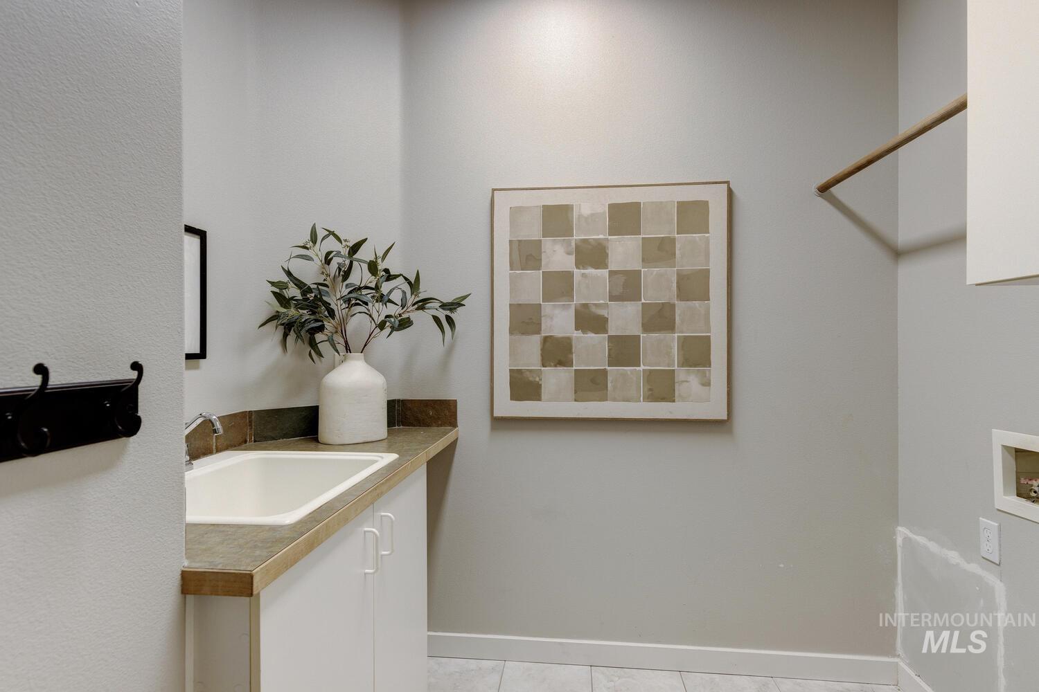 5572 W School Ridge Rd