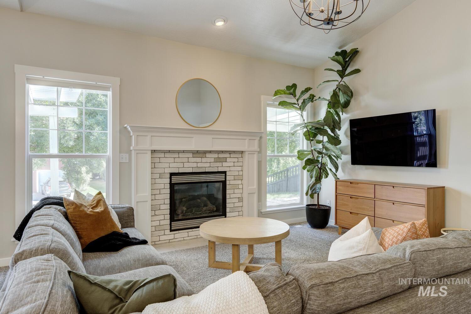 5572 W School Ridge Rd