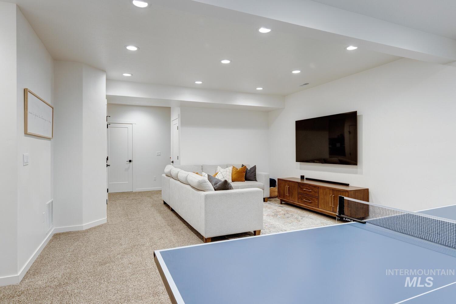 5572 W School Ridge Rd