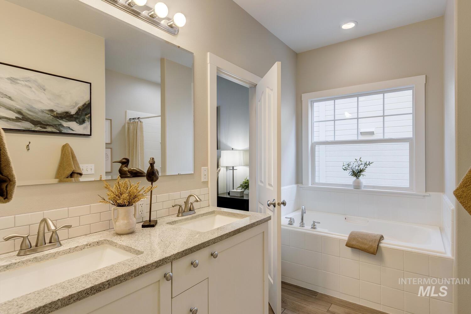 5572 W School Ridge Rd