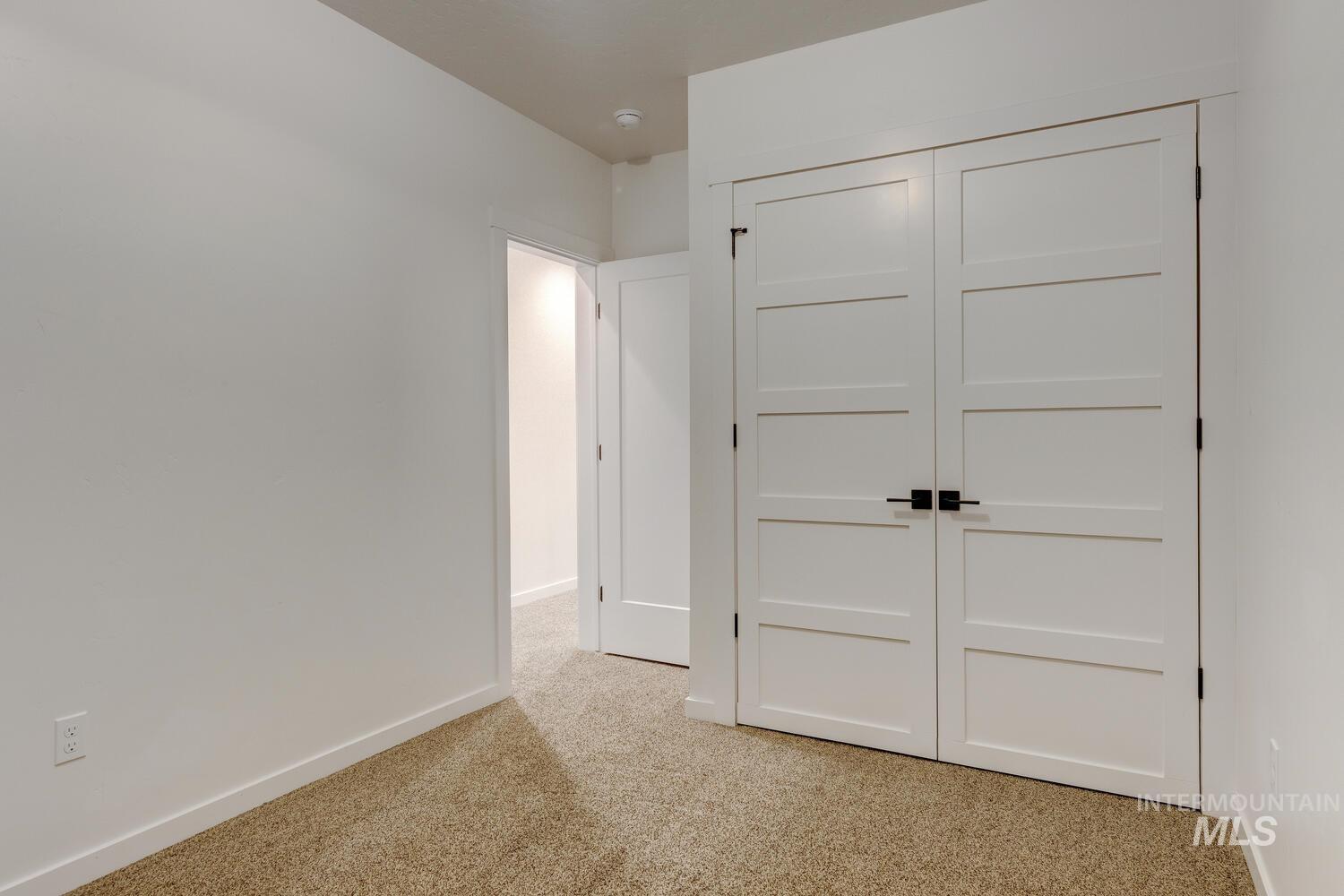 5572 W School Ridge Rd