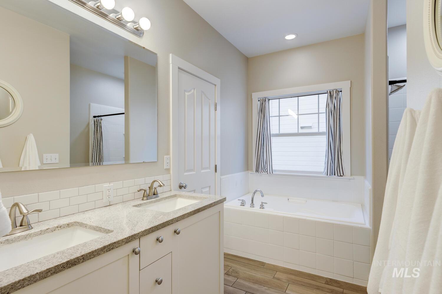 5572 W School Ridge Rd