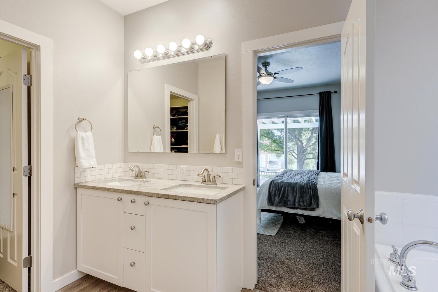 5572 W School Ridge Rd